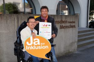 Wahlinformations-Veranstaltung_Lebenshilfe Vorarlberg – Selbstvertreter Klaus Brunner mit Unterstützer Friedrich Gföllner